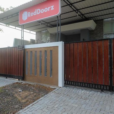 Reddoorz Near Kawasan Bandara Ahmad Yani Semarang 2 Hotel Kültér fotó