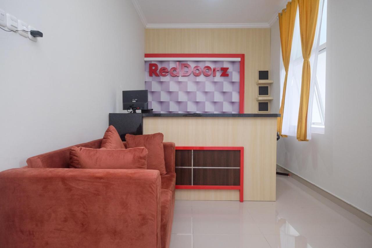 Reddoorz Near Kawasan Bandara Ahmad Yani Semarang 2 Hotel Kültér fotó