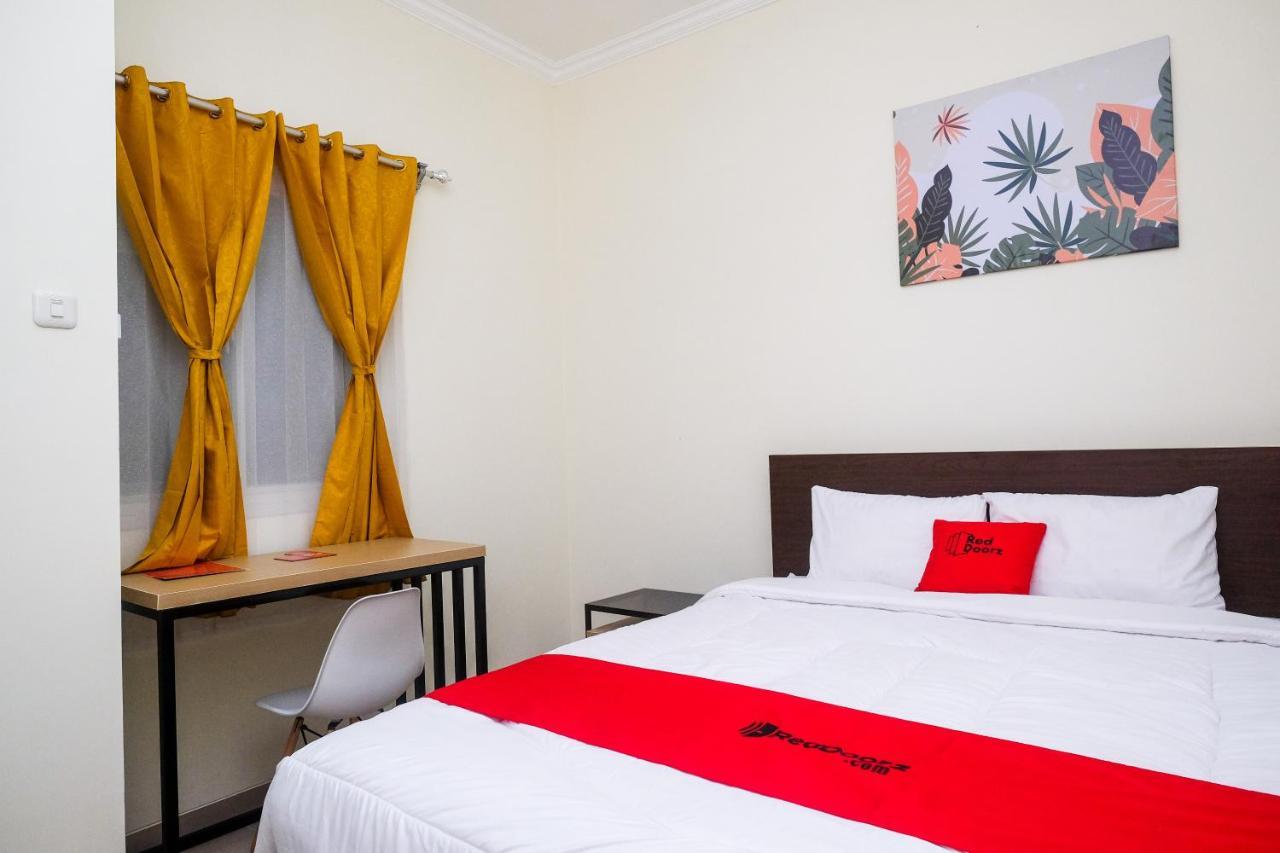 Reddoorz Near Kawasan Bandara Ahmad Yani Semarang 2 Hotel Kültér fotó