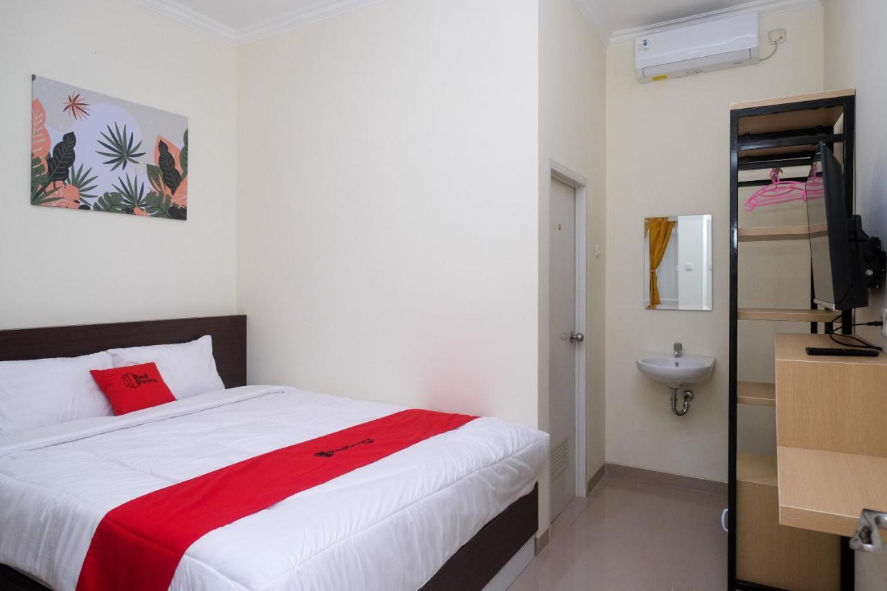 Reddoorz Near Kawasan Bandara Ahmad Yani Semarang 2 Hotel Kültér fotó