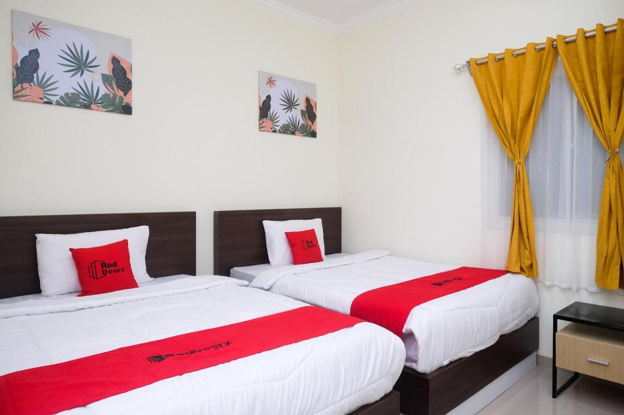 Reddoorz Near Kawasan Bandara Ahmad Yani Semarang 2 Hotel Kültér fotó