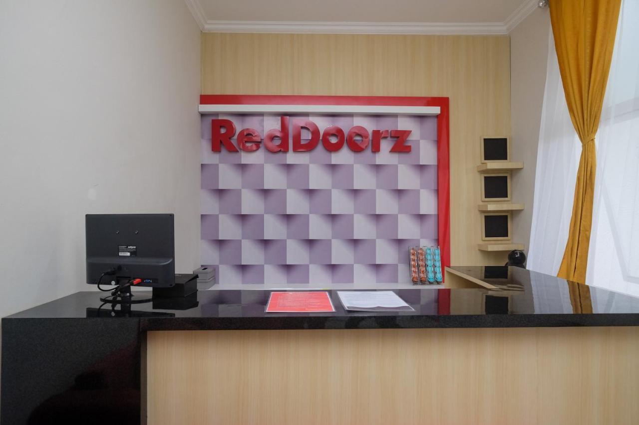 Reddoorz Near Kawasan Bandara Ahmad Yani Semarang 2 Hotel Kültér fotó