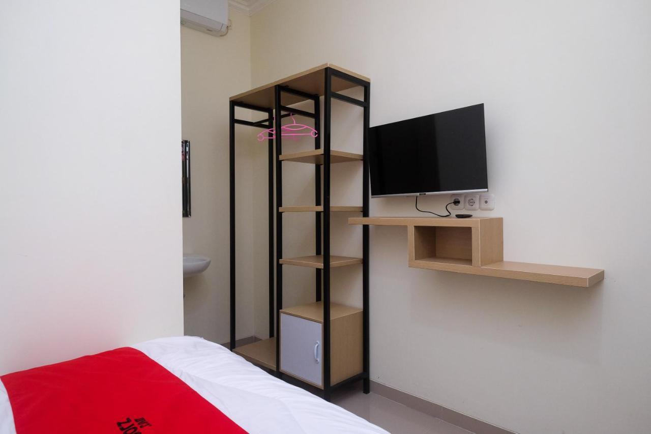 Reddoorz Near Kawasan Bandara Ahmad Yani Semarang 2 Hotel Kültér fotó