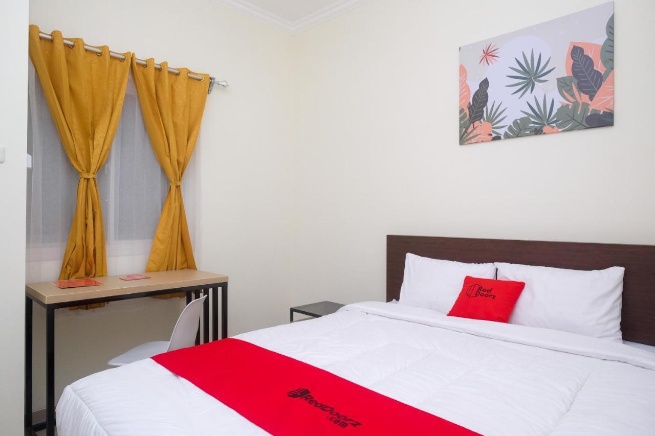 Reddoorz Near Kawasan Bandara Ahmad Yani Semarang 2 Hotel Kültér fotó