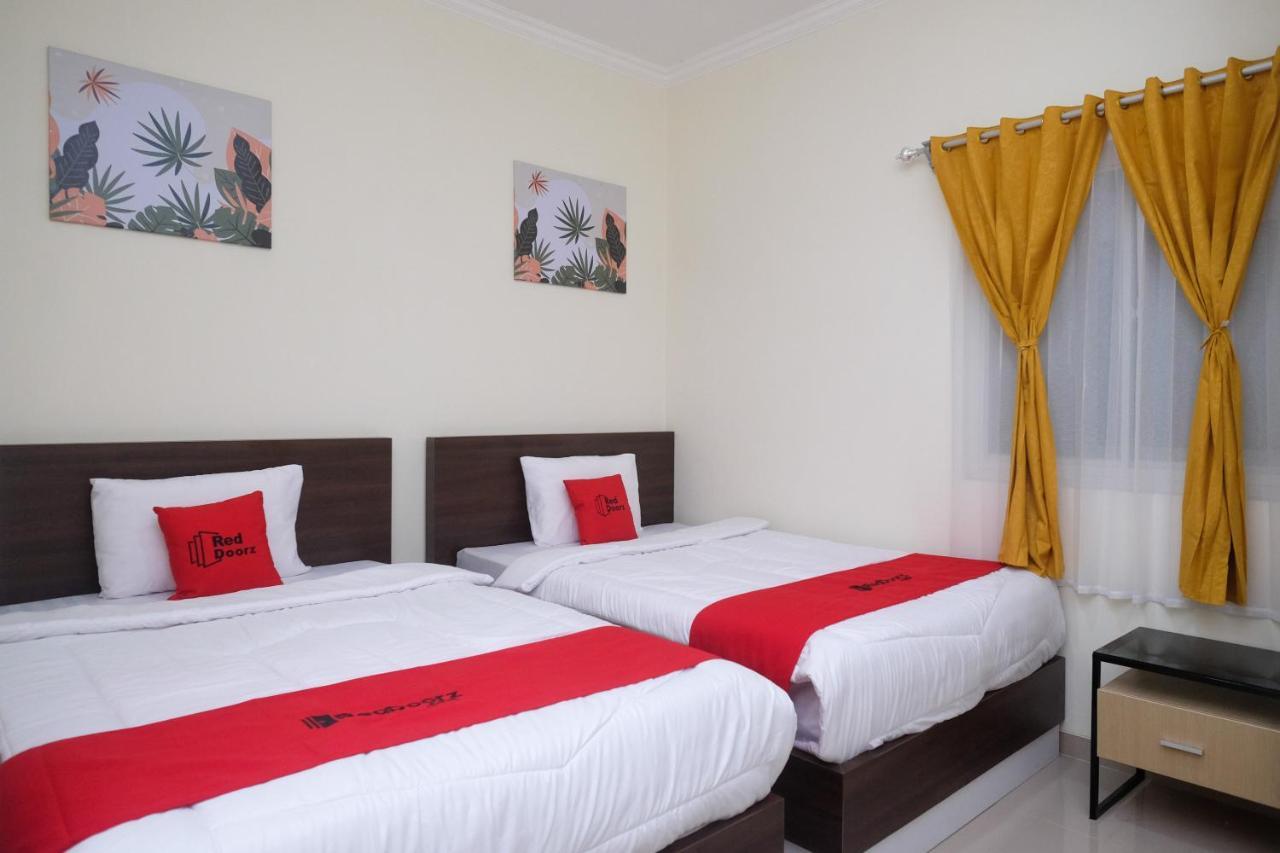 Reddoorz Near Kawasan Bandara Ahmad Yani Semarang 2 Hotel Kültér fotó