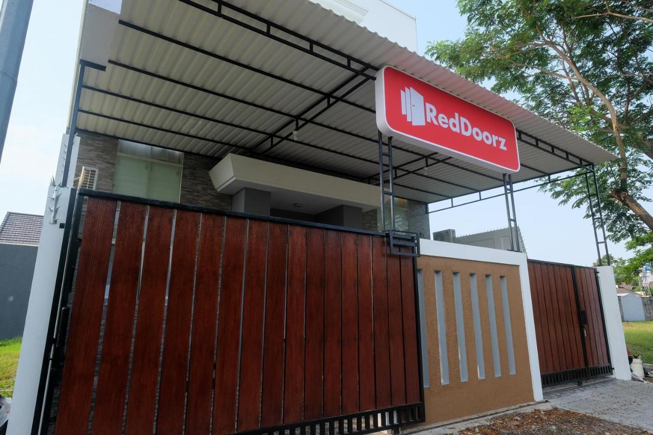 Reddoorz Near Kawasan Bandara Ahmad Yani Semarang 2 Hotel Kültér fotó