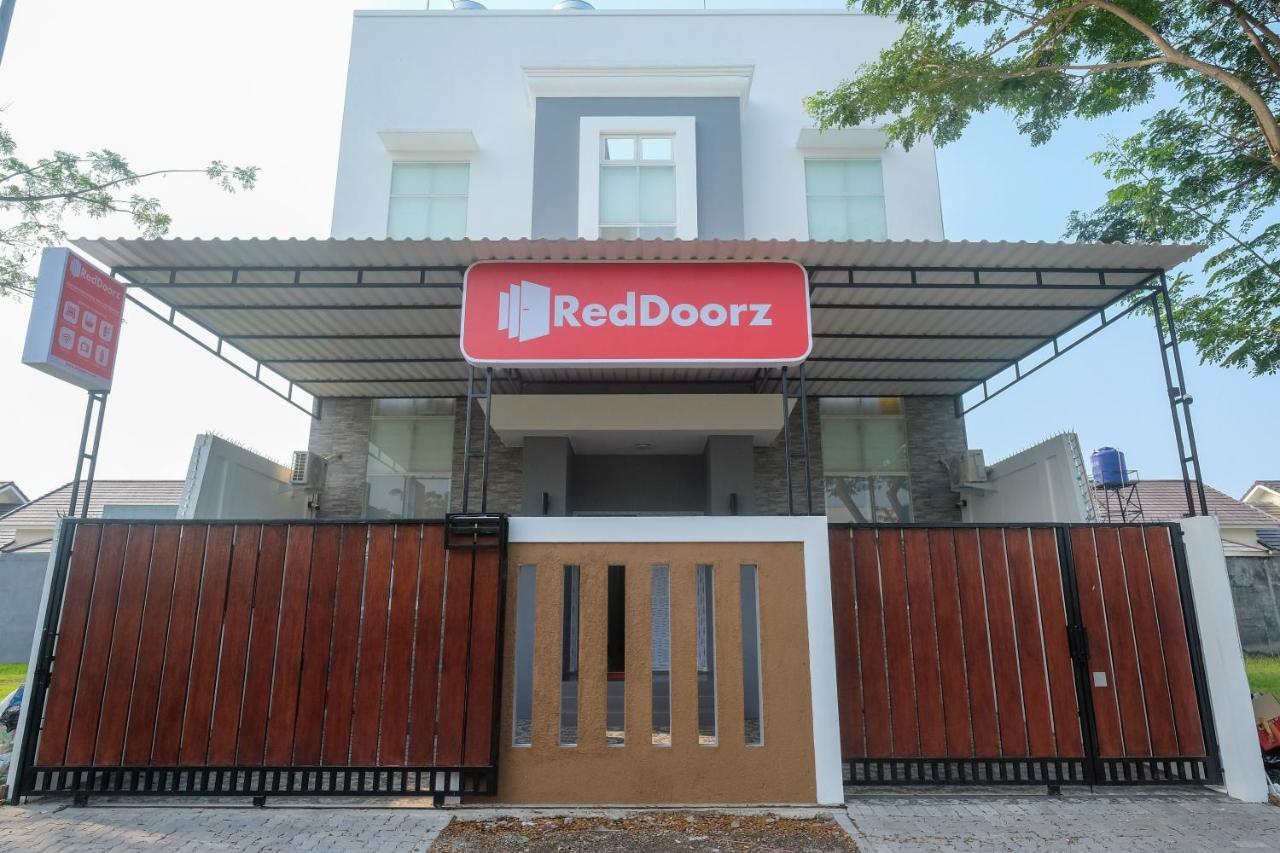 Reddoorz Near Kawasan Bandara Ahmad Yani Semarang 2 Hotel Kültér fotó