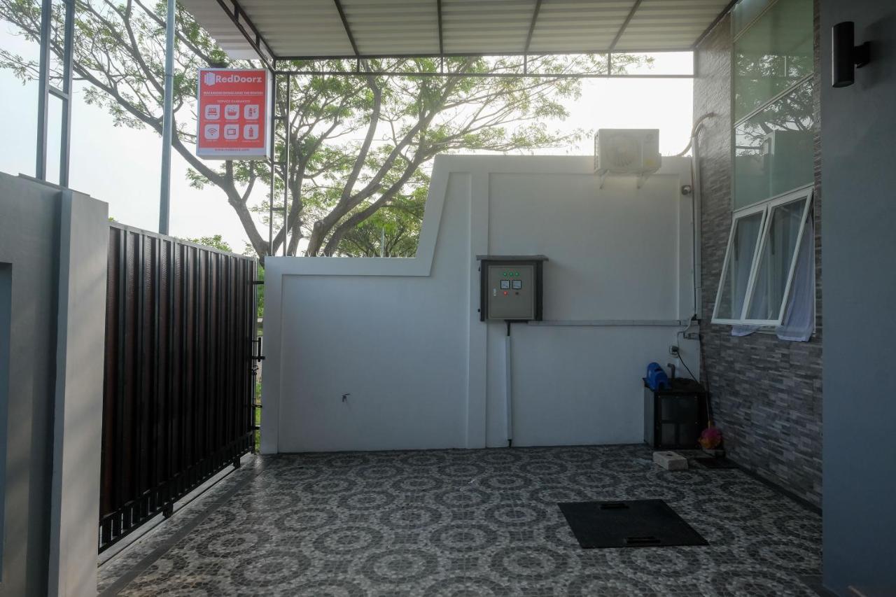 Reddoorz Near Kawasan Bandara Ahmad Yani Semarang 2 Hotel Kültér fotó