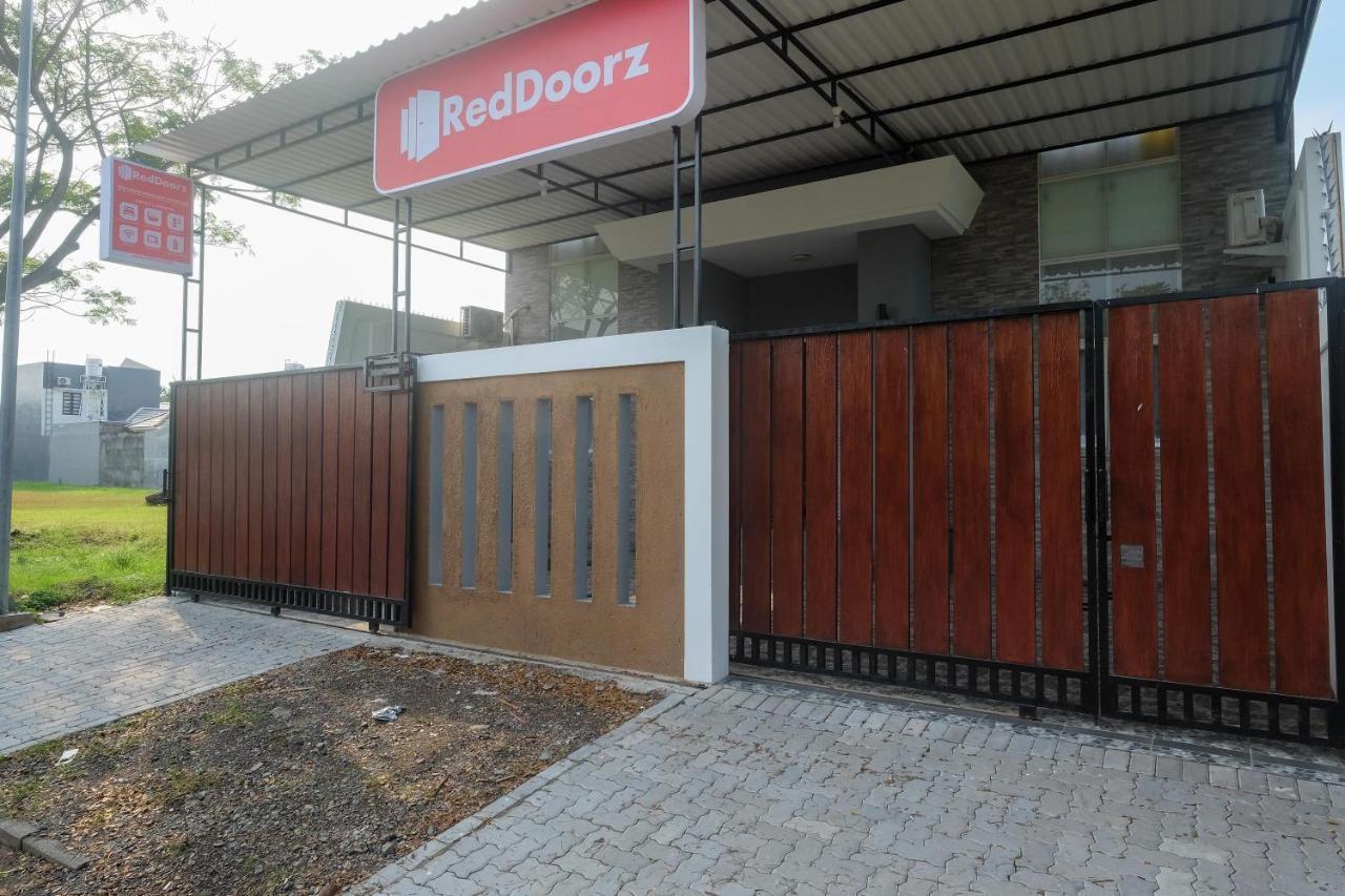 Reddoorz Near Kawasan Bandara Ahmad Yani Semarang 2 Hotel Kültér fotó